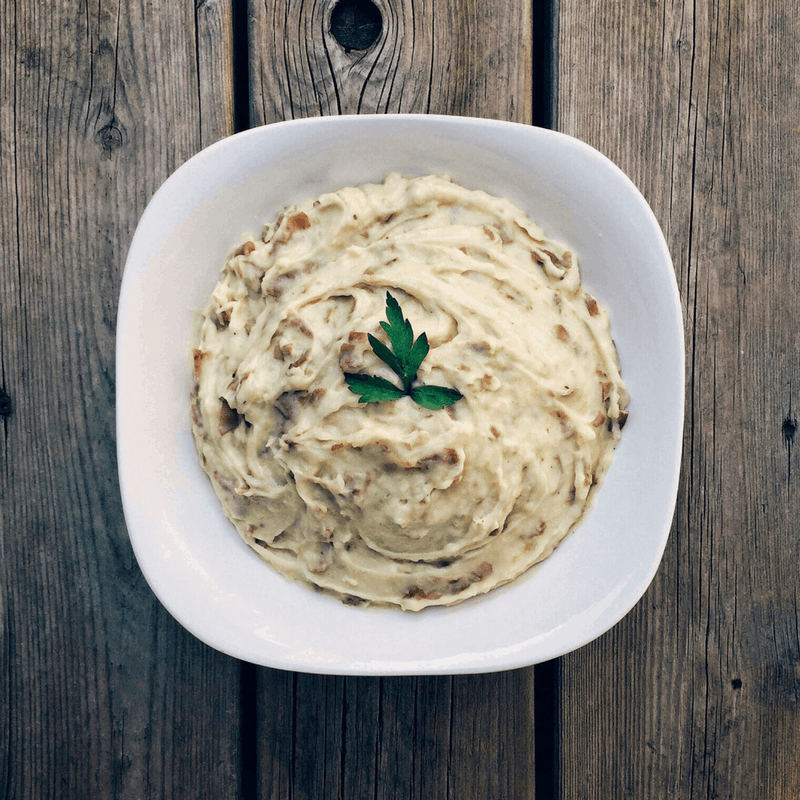 low fodmap roasted garlic mashed potatoes in serving dish