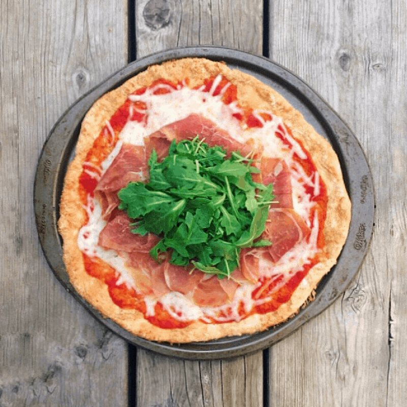Low FODMAP Arugula and Prosciutto Pizza in pizza pan