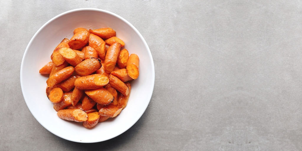 Low FODMAP brown butter carrots piled in bowl - 124 x 512