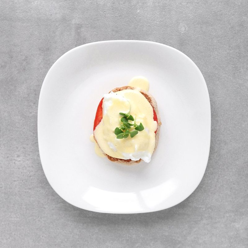 Low FODMAP Eggs Benedict on plate - Feature Image