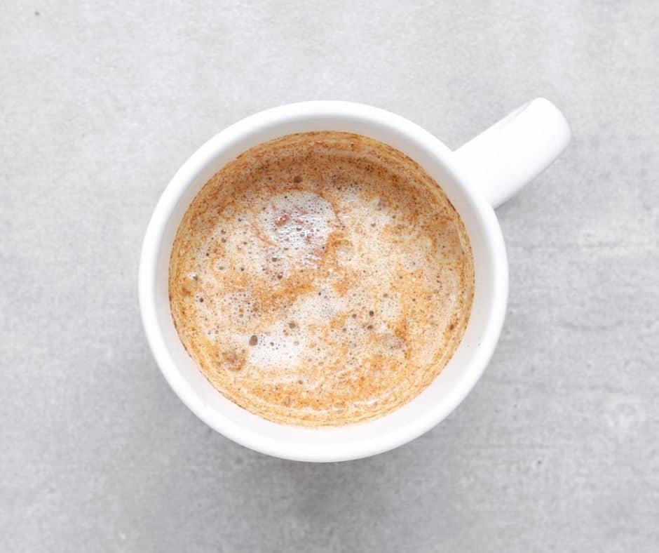 Low FODMAP gingerbread latte in white mug