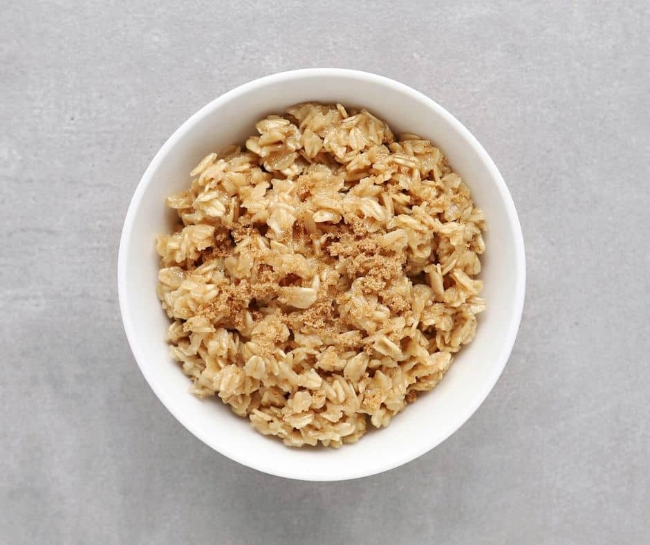 Low FODMAP maple oatmeal in bowl - 940 x 788