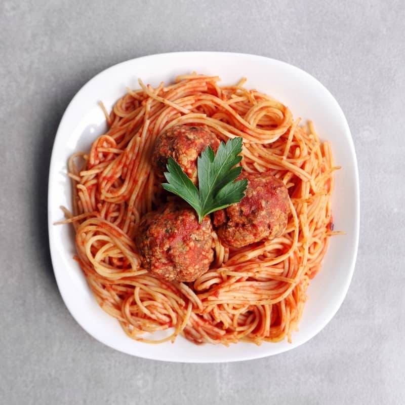 Low FODMAP marinara sauce with meatballs -