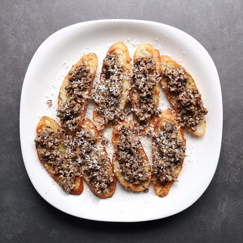 Low FODMAP Mushroom Crostini 800 x 800