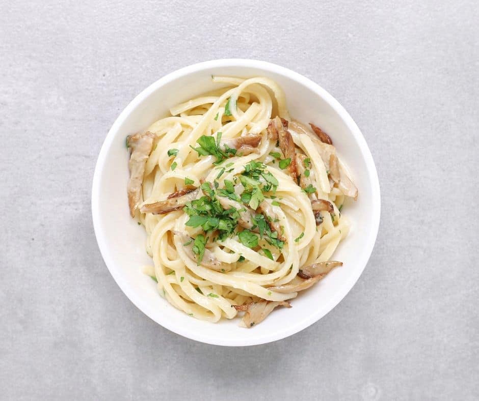 Low FODMAP mushroom linguini with fresh parsley - 940 x 788