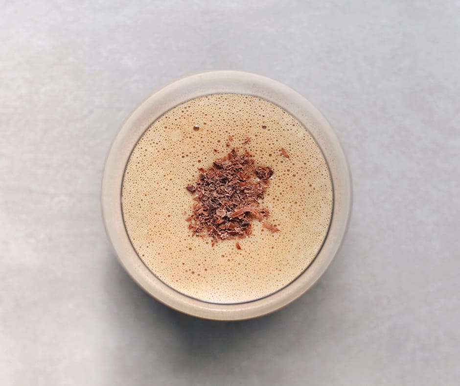 Low FODMAP Peanut Butter Smoothie in Glass - 940 x 788