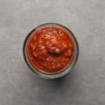 Low FODMAP red thai curry paste in small glass jar - 800 x 800