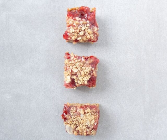 Low FODMAP Strawberry Breakfast Bars The FODMAP Formula low-fodmap-strawberry-breakfast-bars-the-fodmap-formula