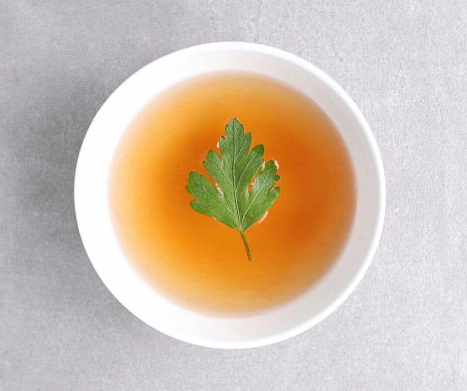 Low FODMAP vegetable broth with parsley leaf